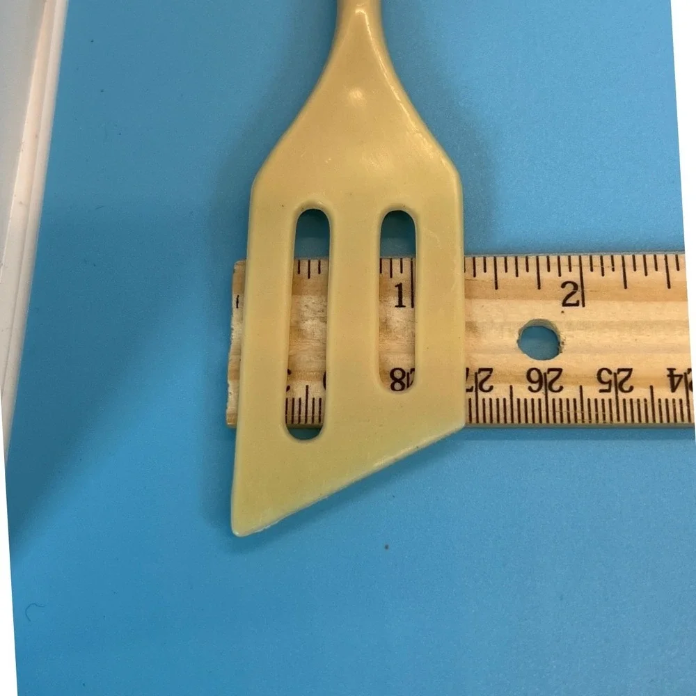 VTG Slotted Angled Slim‎ Spatula Turner Cream Plastic Kitchen Utensil MCM Retro